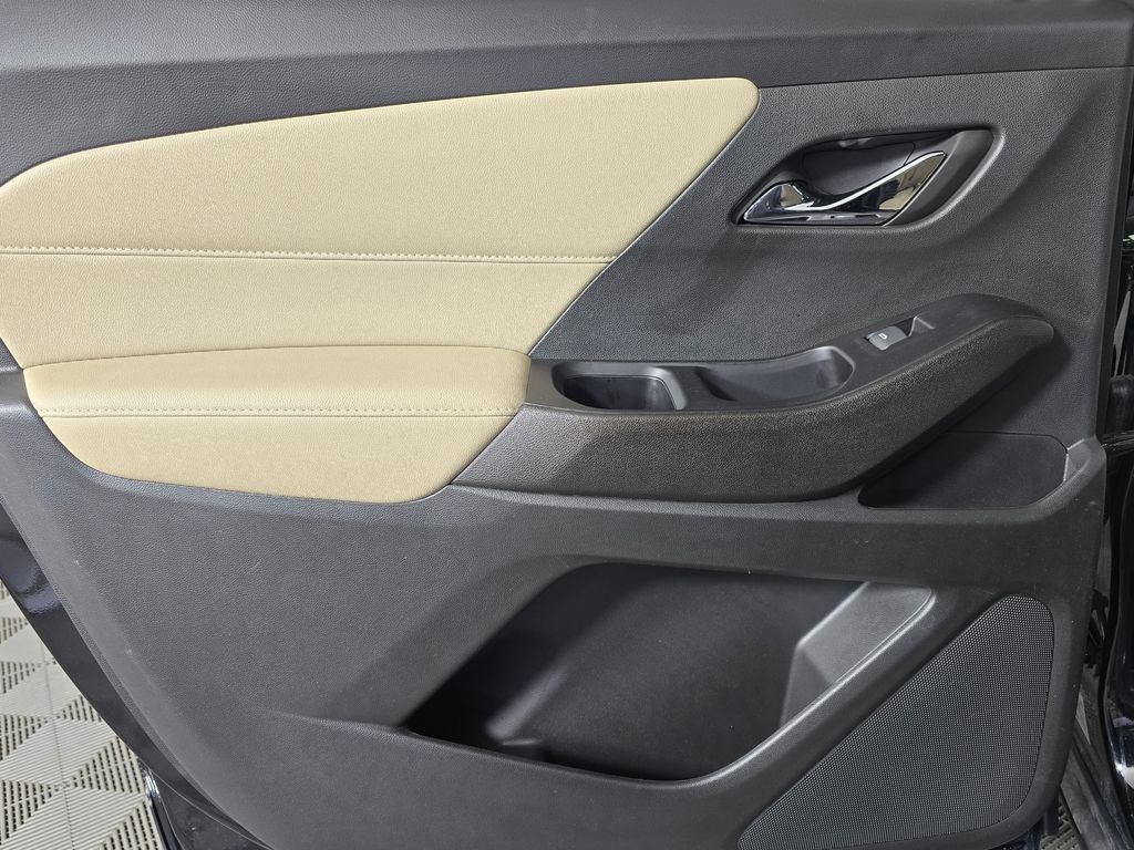 2023 Chevrolet Traverse LS - Photo 35