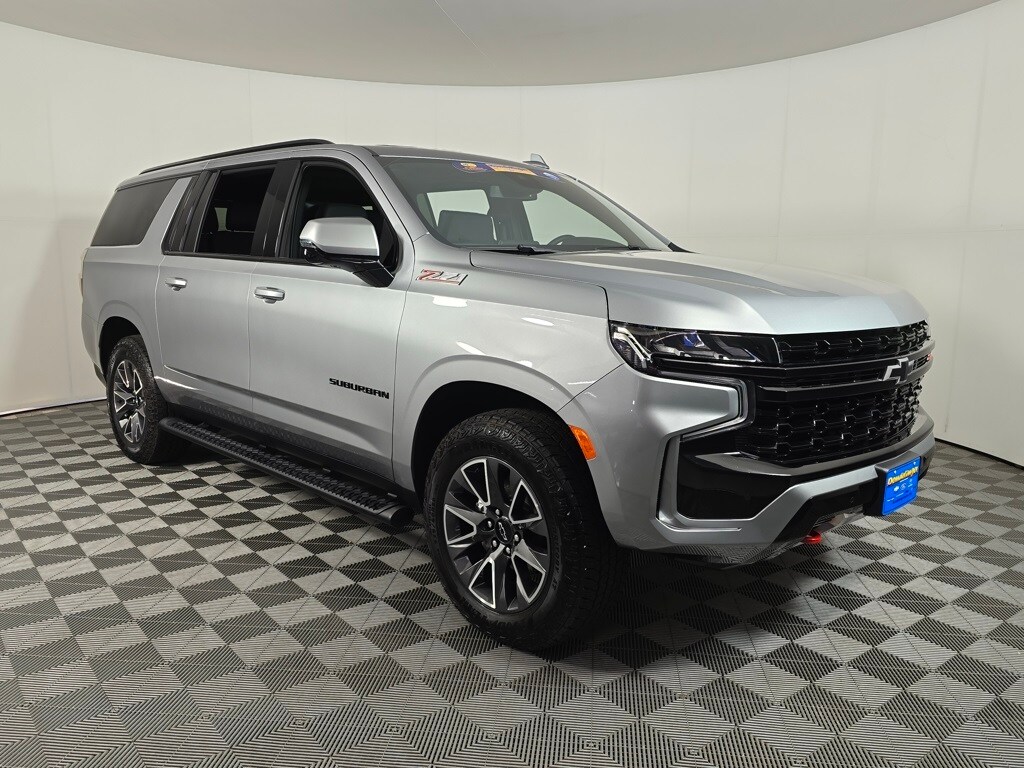 2024 Chevrolet Suburban Z71 photo 2