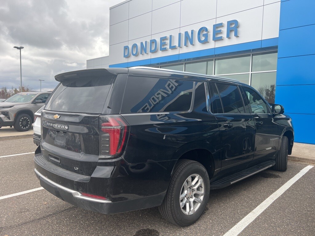 2025 Chevrolet Suburban LT photo 2