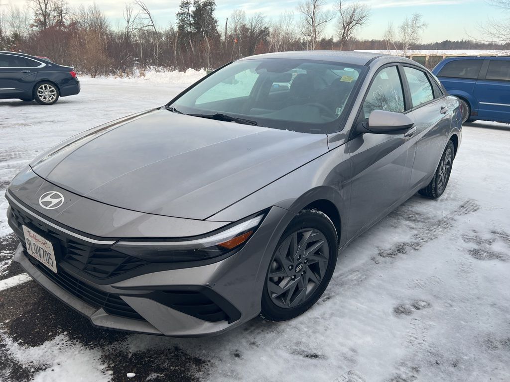 2024 Hyundai Elantra SEL's photo