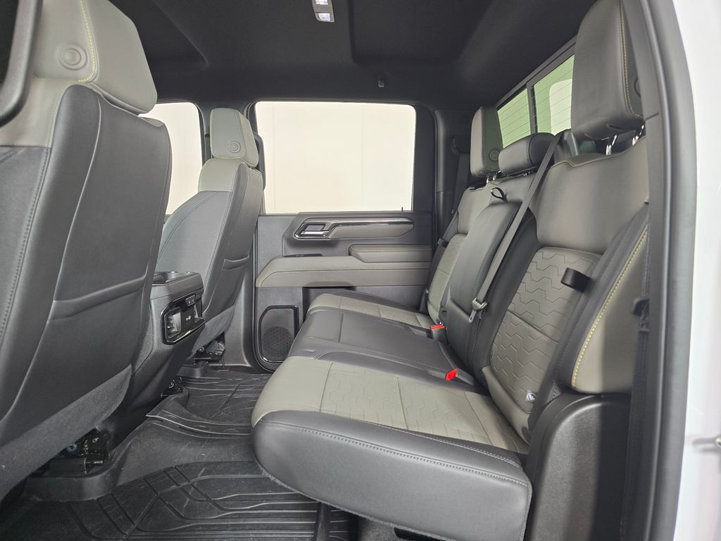 2024 Chevrolet Silverado 2500HD ZR2 - Photo 14