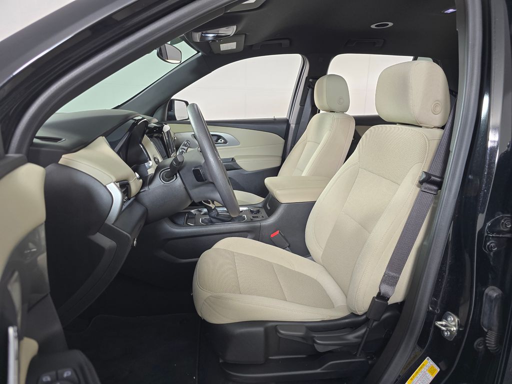 2023 Chevrolet Traverse LS - Photo 11