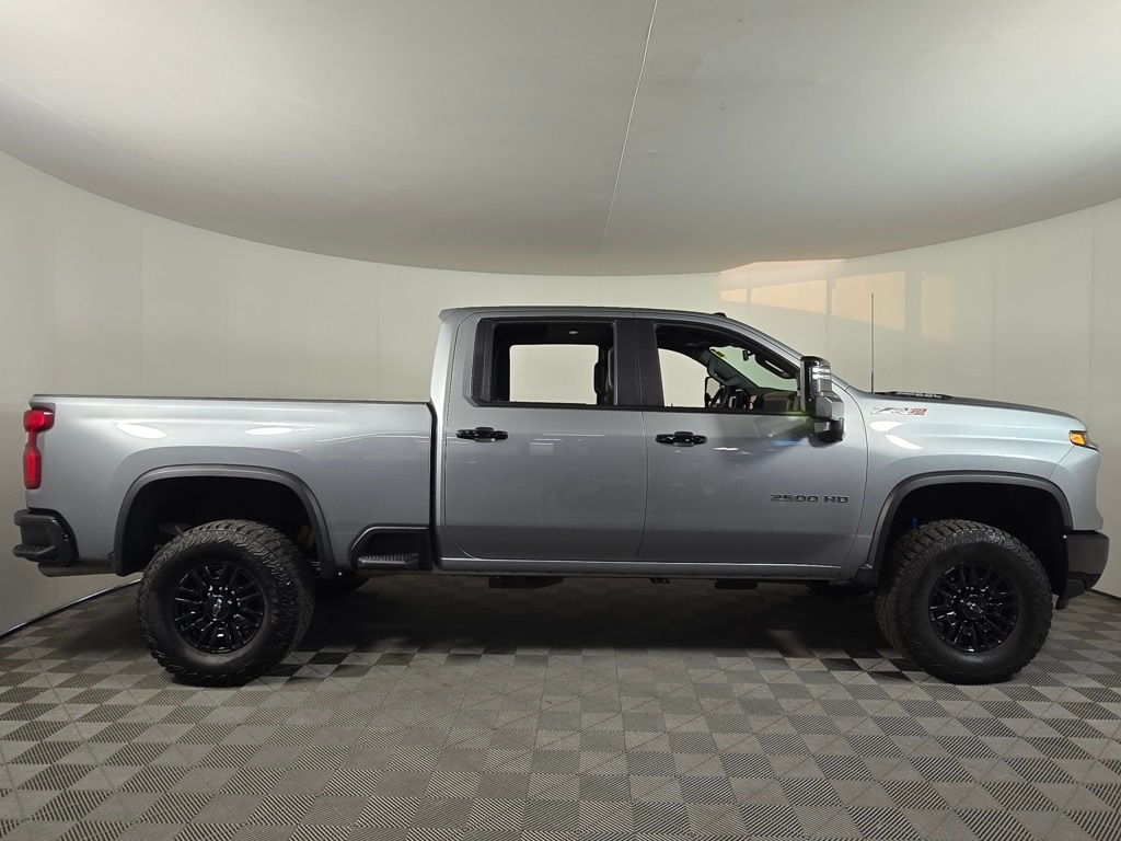 Used 2024 Chevrolet Silverado 2500HD ZR2 with VIN 1GC4YYE7XRF172643 for sale in Baxter, Minnesota