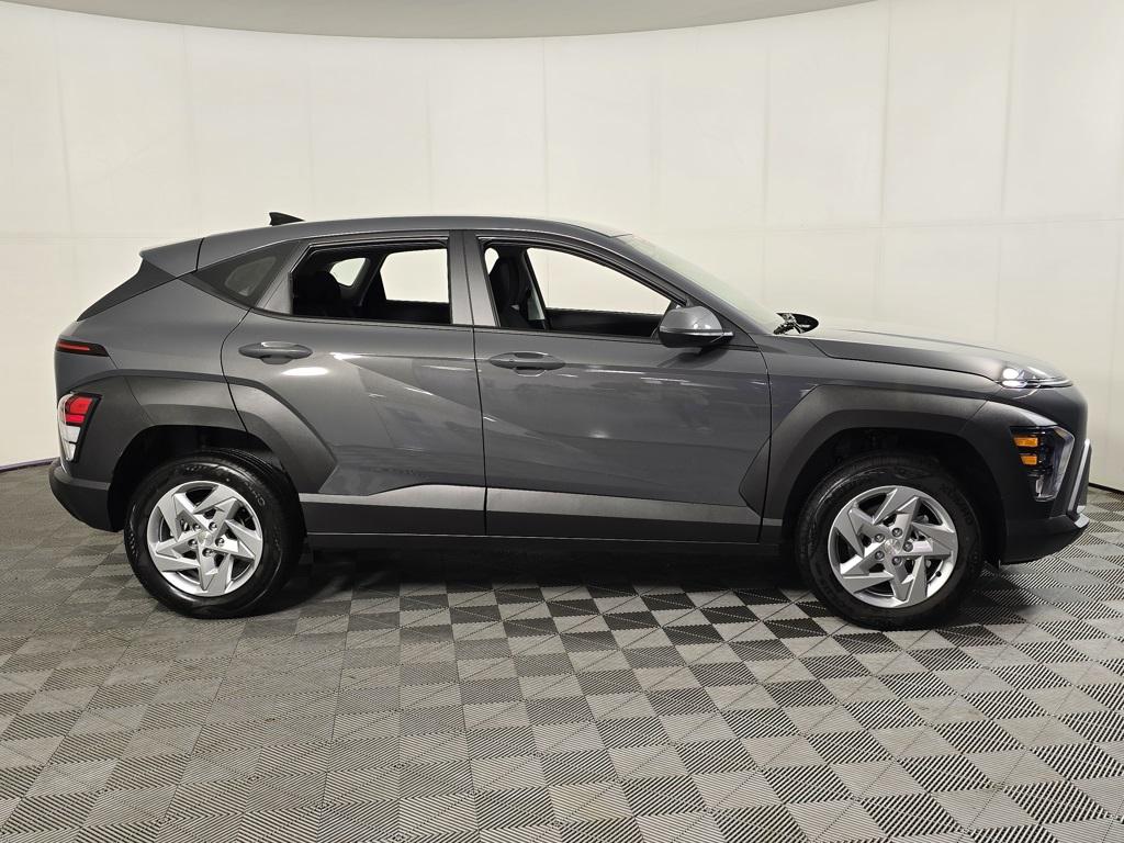 2026 Hyundai Kona SE photo 2