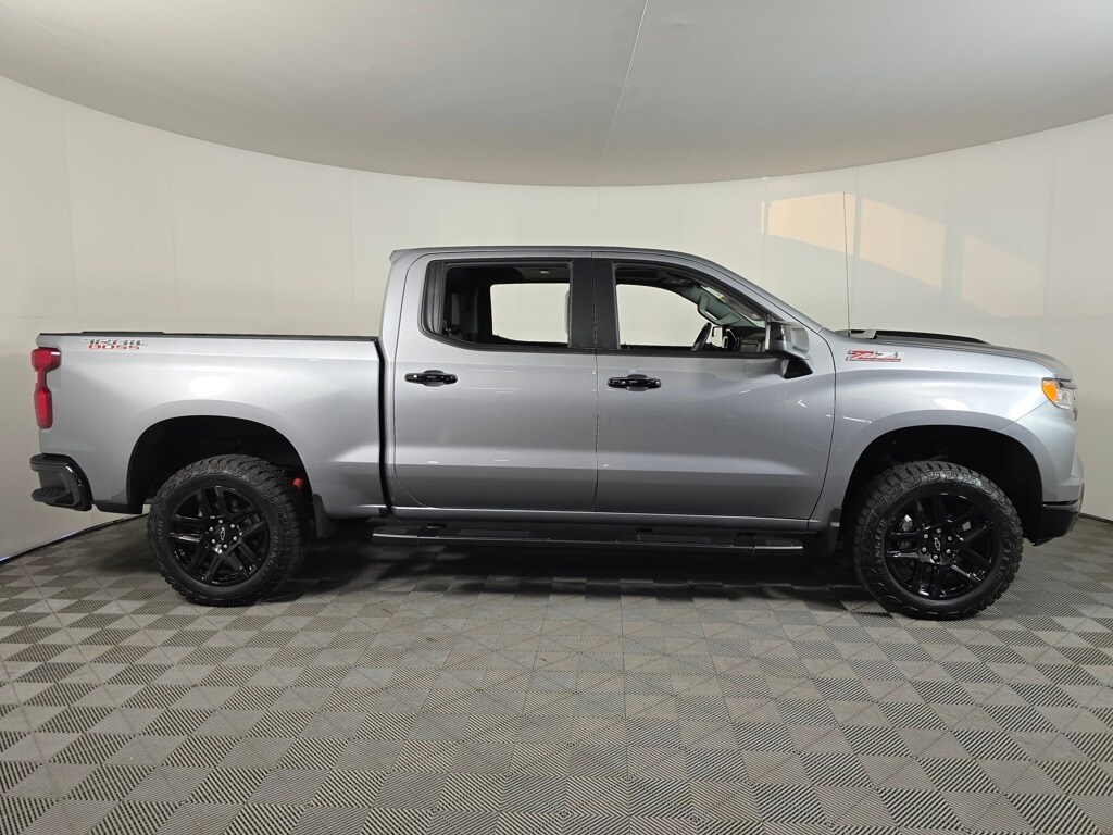2025 Chevrolet Silverado 1500 LT Trail Boss photo 2