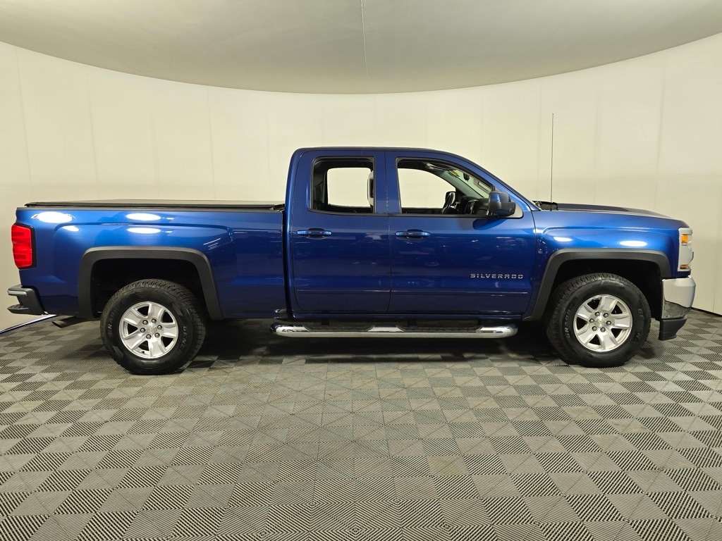 Used 2017 Chevrolet Silverado 1500 LT with VIN 1GCVKREC3HZ236138 for sale in Baxter, Minnesota