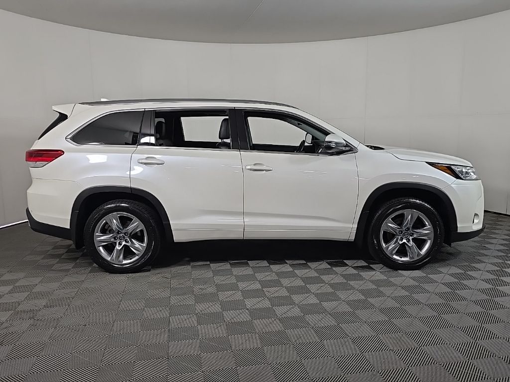 Used 2019 Toyota Highlander Limited with VIN 5TDDZRFH1KS933544 for sale in Baxter, Minnesota
