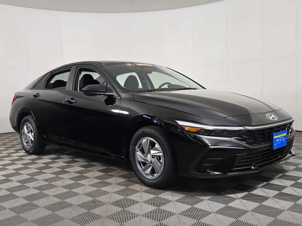 New 2026 Hyundai Elantra SE Sedan