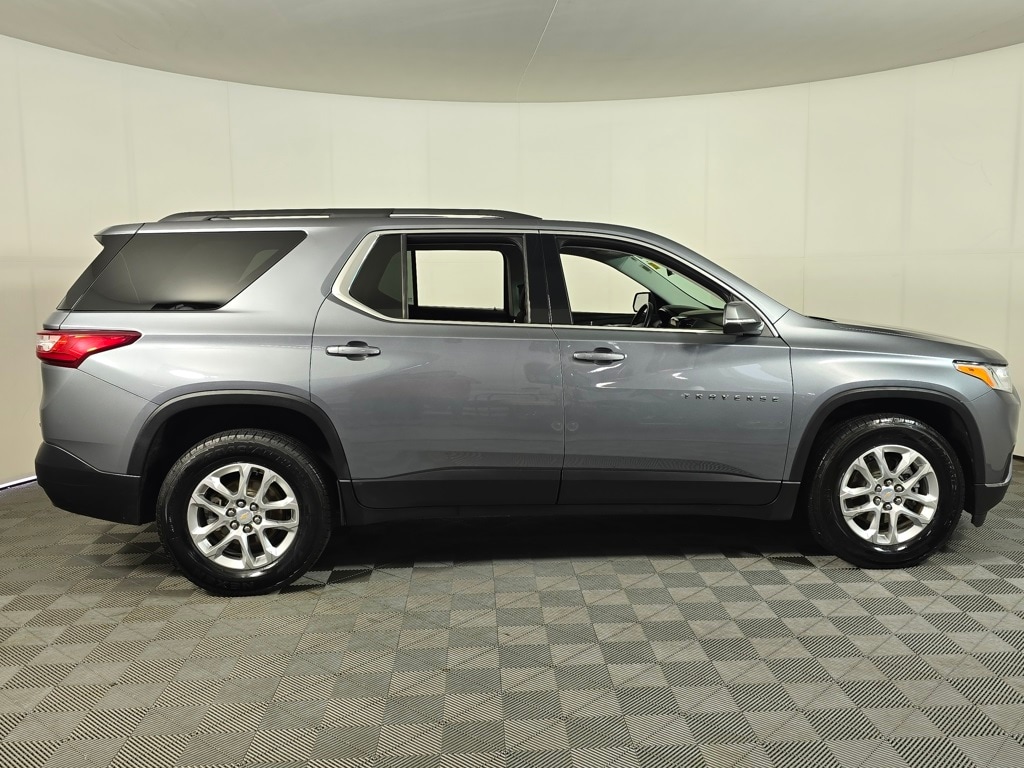 Used 2021 Chevrolet Traverse 1LT with VIN 1GNEVGKW9MJ235585 for sale in Baxter, Minnesota