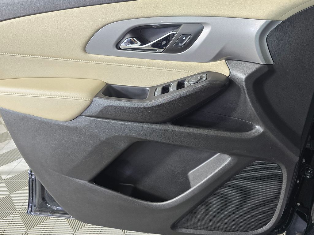 2023 Chevrolet Traverse LS - Photo 32