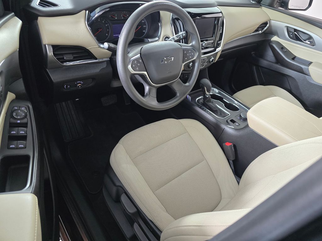 2023 Chevrolet Traverse LS - Photo 10