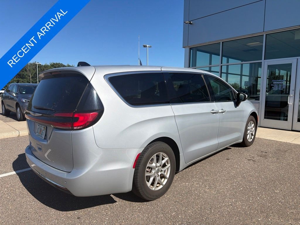 Used 2023 Chrysler Pacifica Touring L Van Passenger Van
