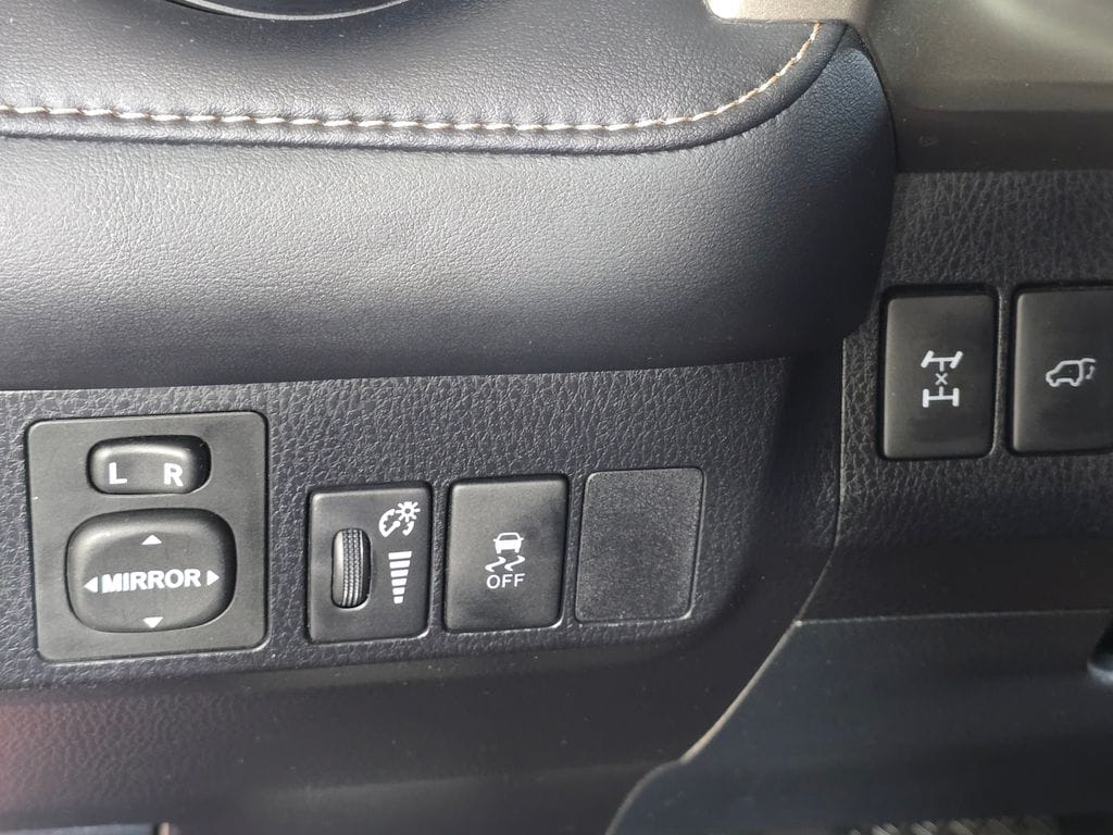 2015 Toyota RAV4 Limited - Photo 26