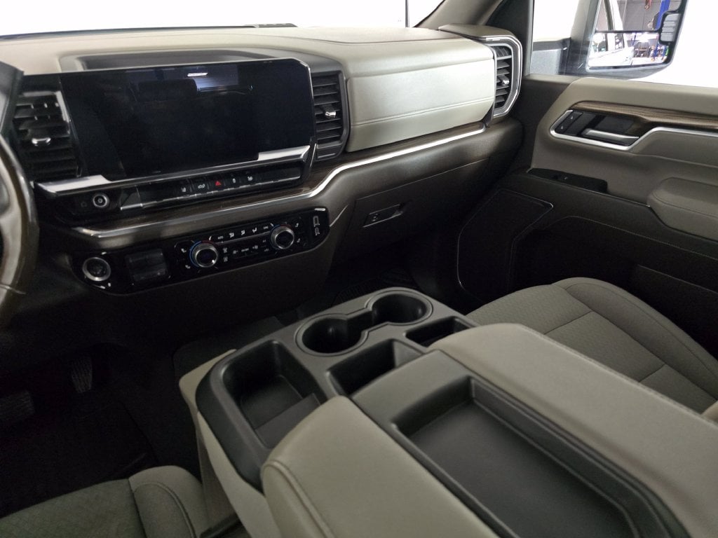 2025 Chevrolet Silverado 3500HD LT - Photo 20