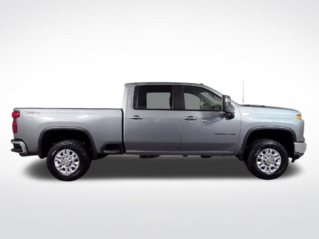 2025 Chevrolet Silverado 3500HD LT - Photo 9