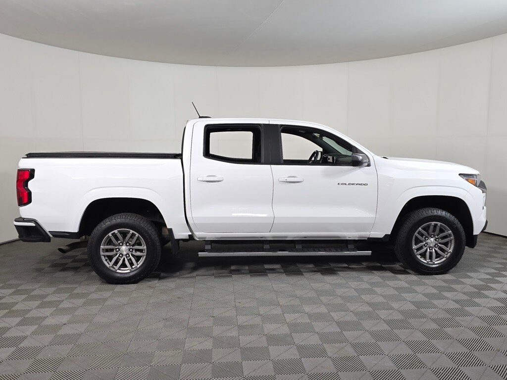 2023 Chevrolet Colorado LT photo 2