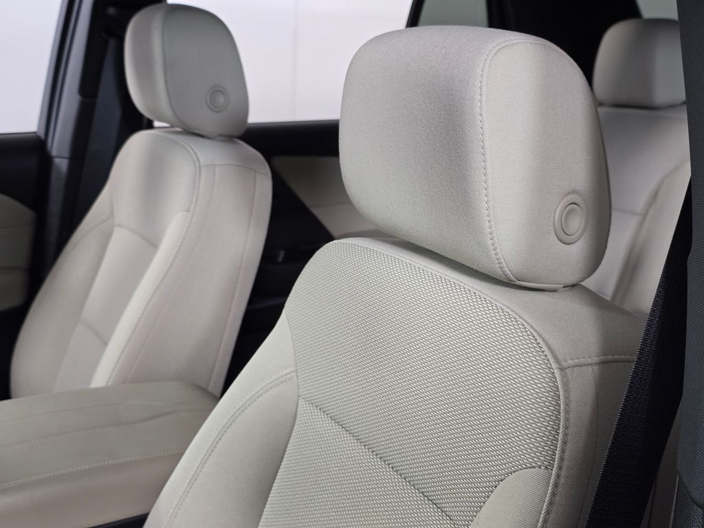 2023 Chevrolet Traverse LS - Photo 13