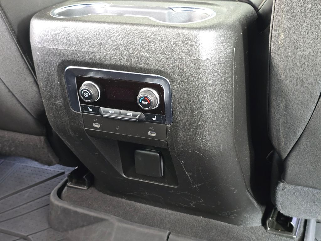 2022 Chevrolet Suburban RST - Photo 19
