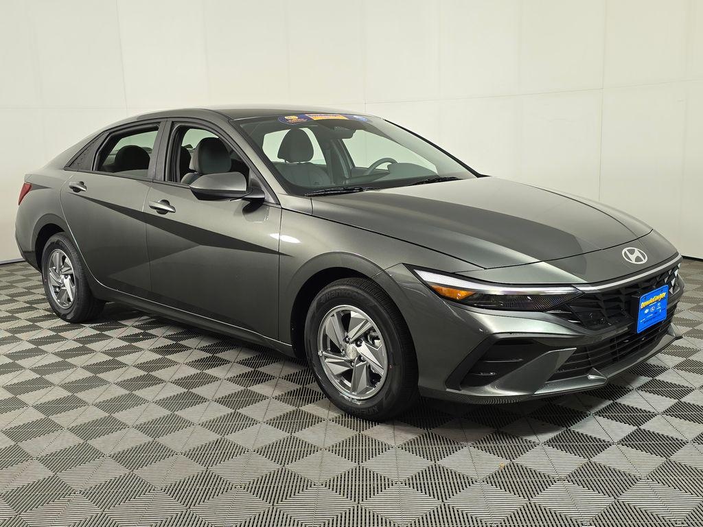 New 2026 Hyundai Elantra SE Sedan