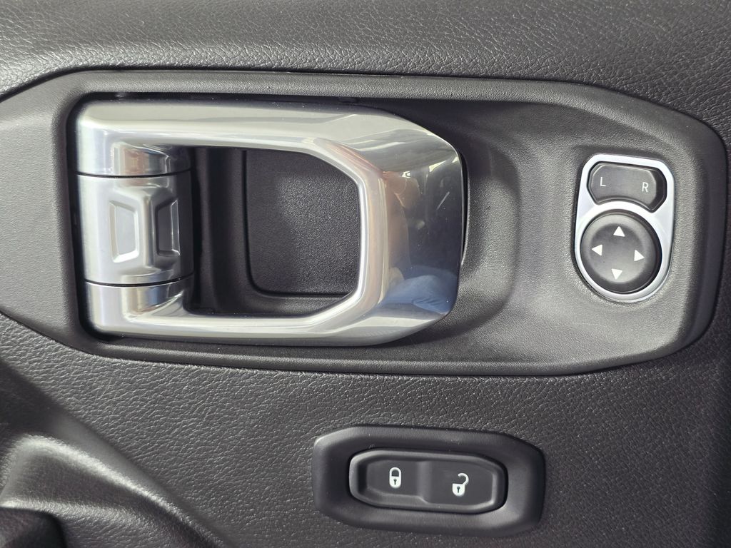 2025 Jeep Wrangler 4-Door Rubicon - Photo 31