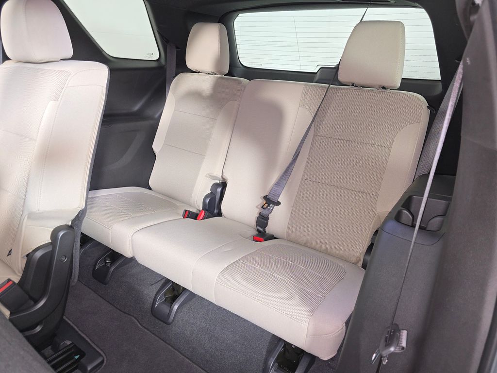 2023 Chevrolet Traverse LS - Photo 17