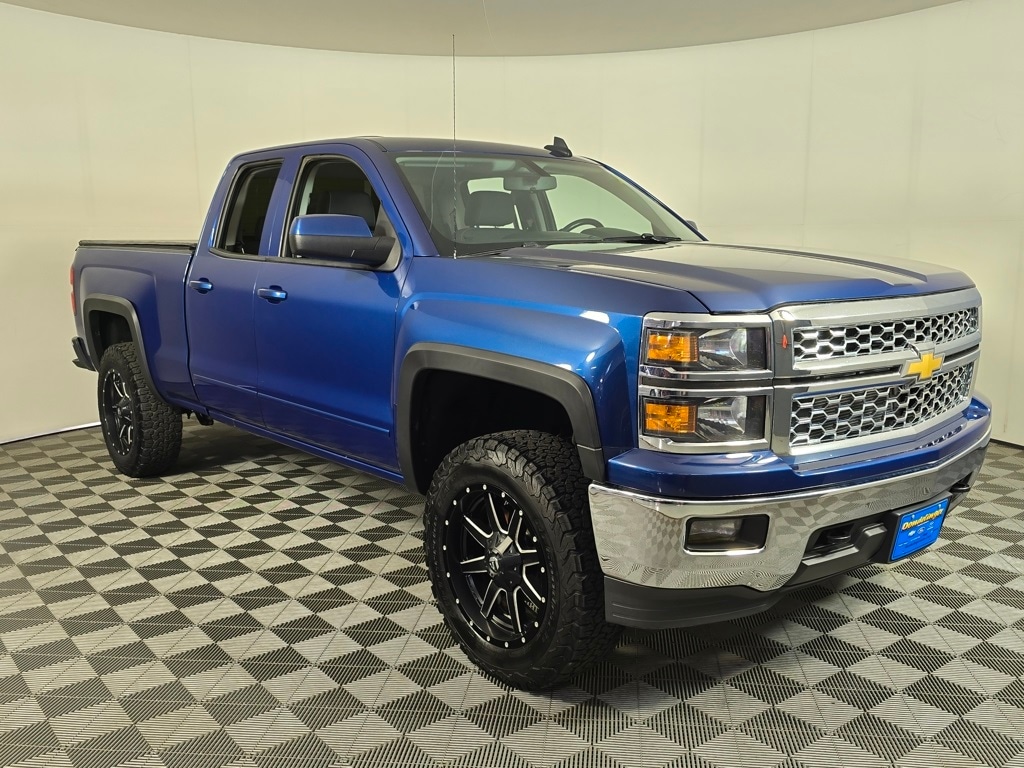 Used 2015 Chevrolet Silverado 1500 LT with VIN 1GCVKREC7FZ366890 for sale in Baxter, Minnesota