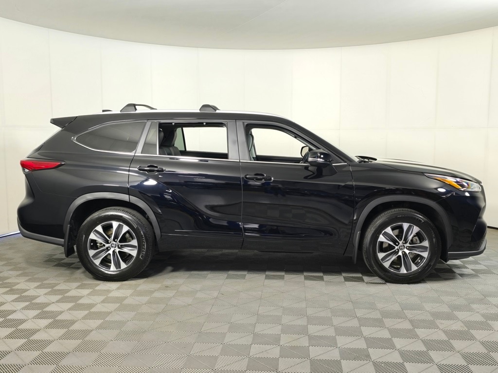 Used 2023 Toyota Highlander XLE with VIN 5TDKDRBH5PS504619 for sale in Baxter, Minnesota