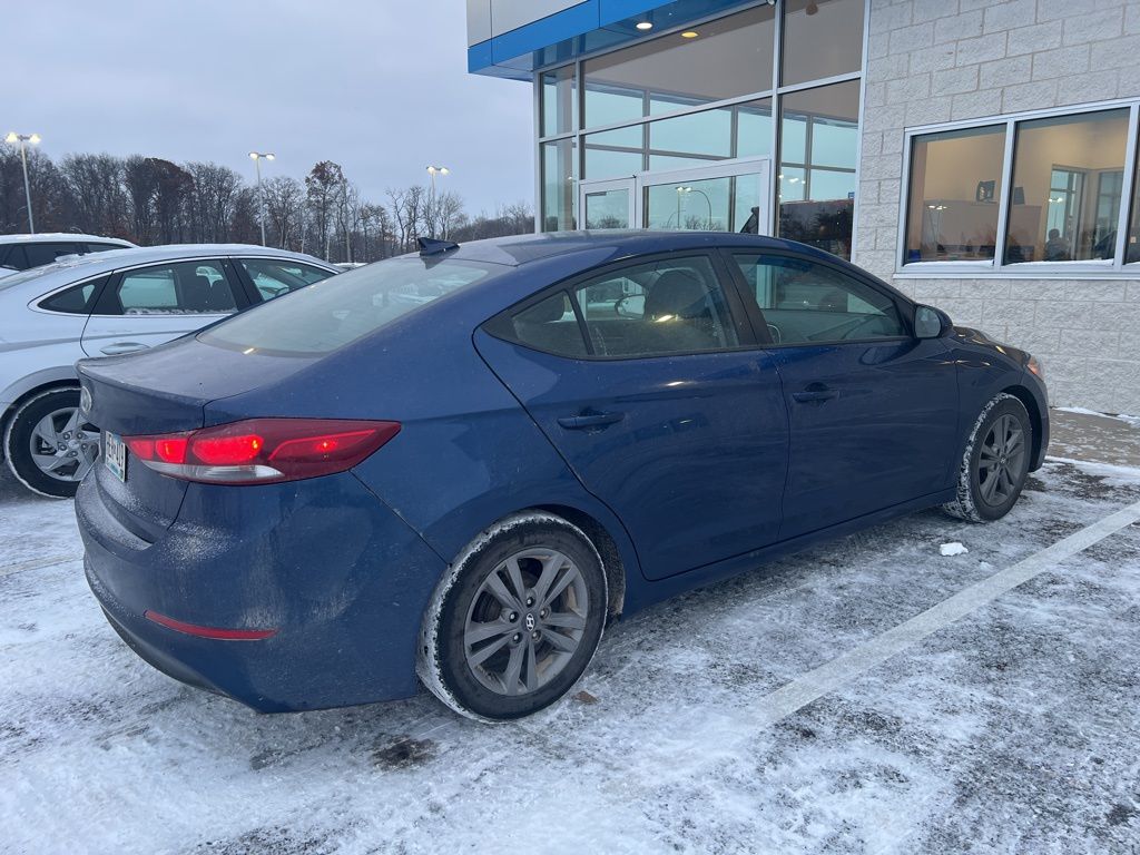 2017 Hyundai Elantra SE photo 2