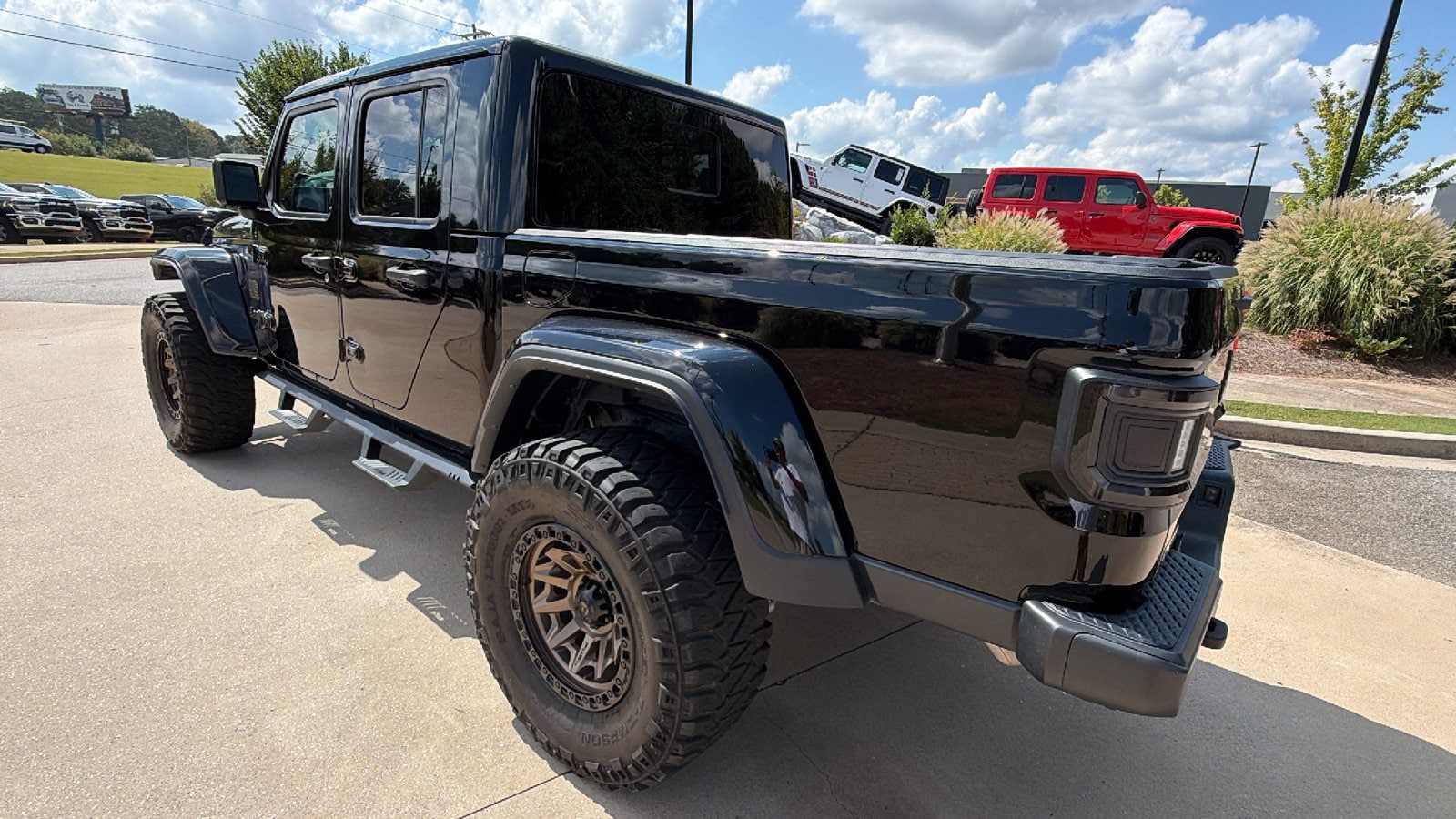 2025 Jeep Gladiator Nighthawk - Photo 10