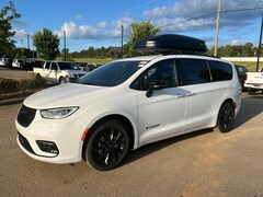 2025 Chrysler Pacifica SELECT Passenger Van