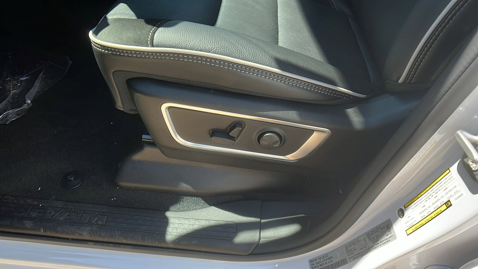 2026 RAM 1500 Laramie - Photo 17