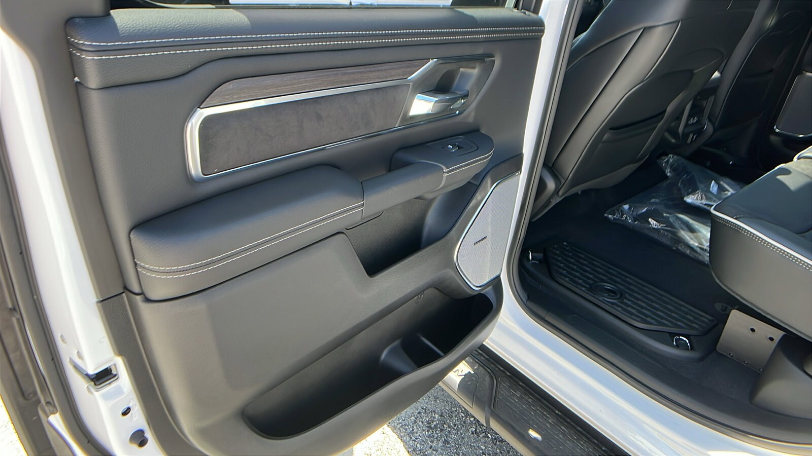 2026 RAM 1500 Laramie - Photo 20