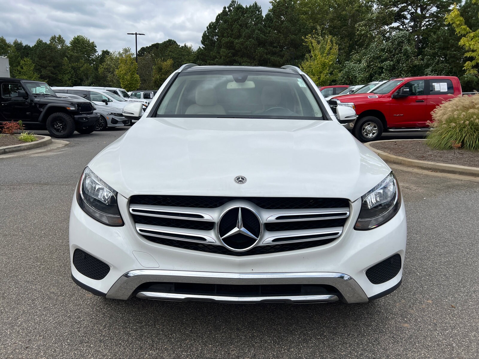 2018 Mercedes Benz GLC 300 photo 2