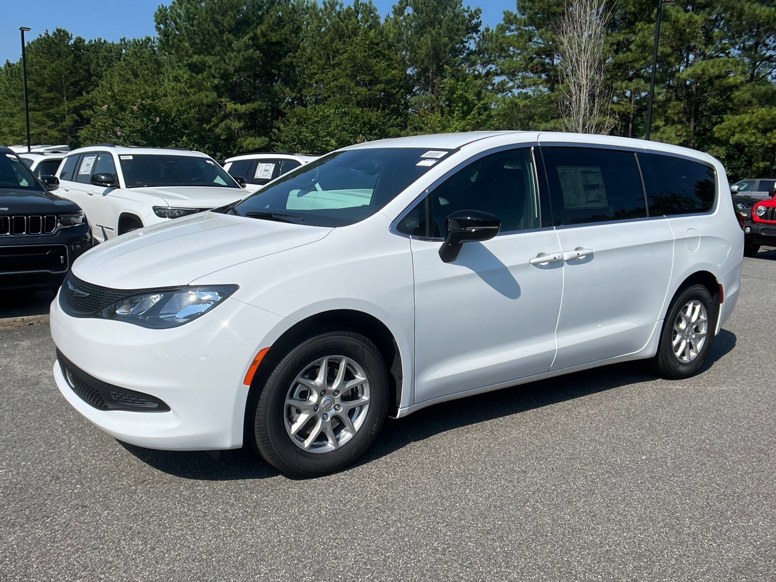 2025 Chrysler Voyager LX
