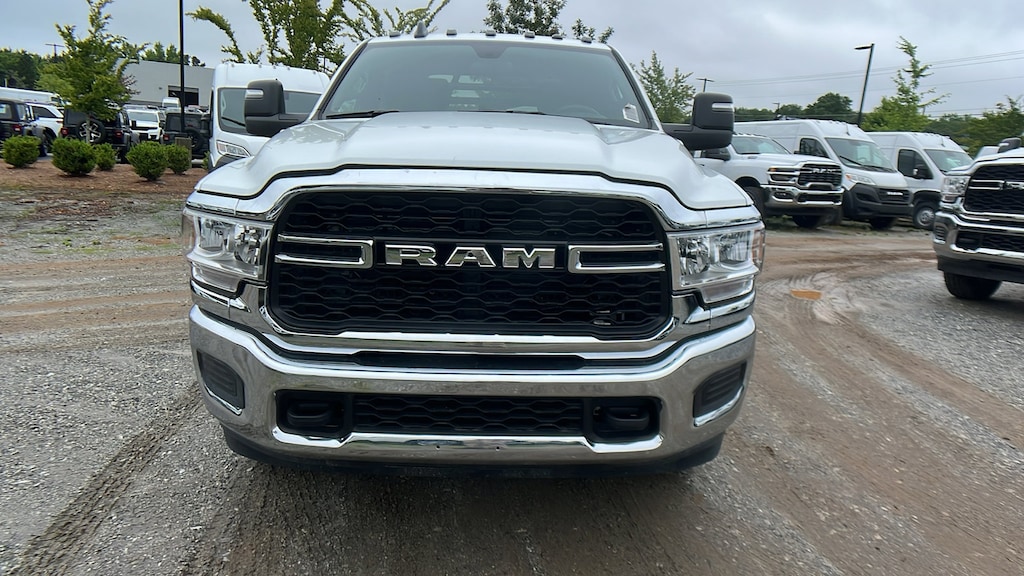 New 2024 Ram 3500 Chassis Cab 3500 TRADESMAN CREW CAB CHASSIS 4X4 60' CA Pickup