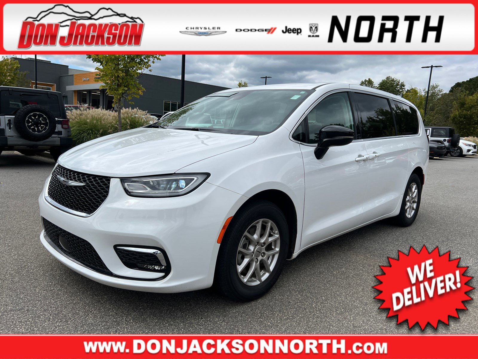 2024 Chrysler Pacifica Touring L's photo