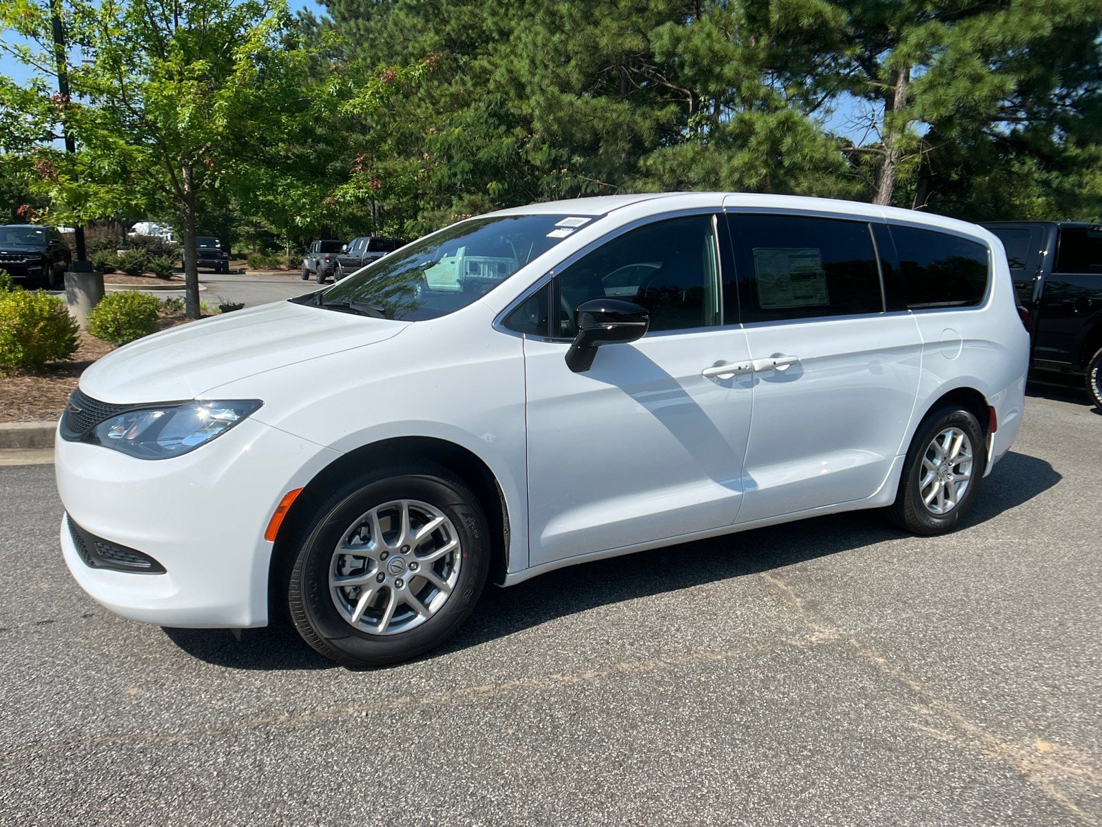 2025 Chrysler Voyager LX