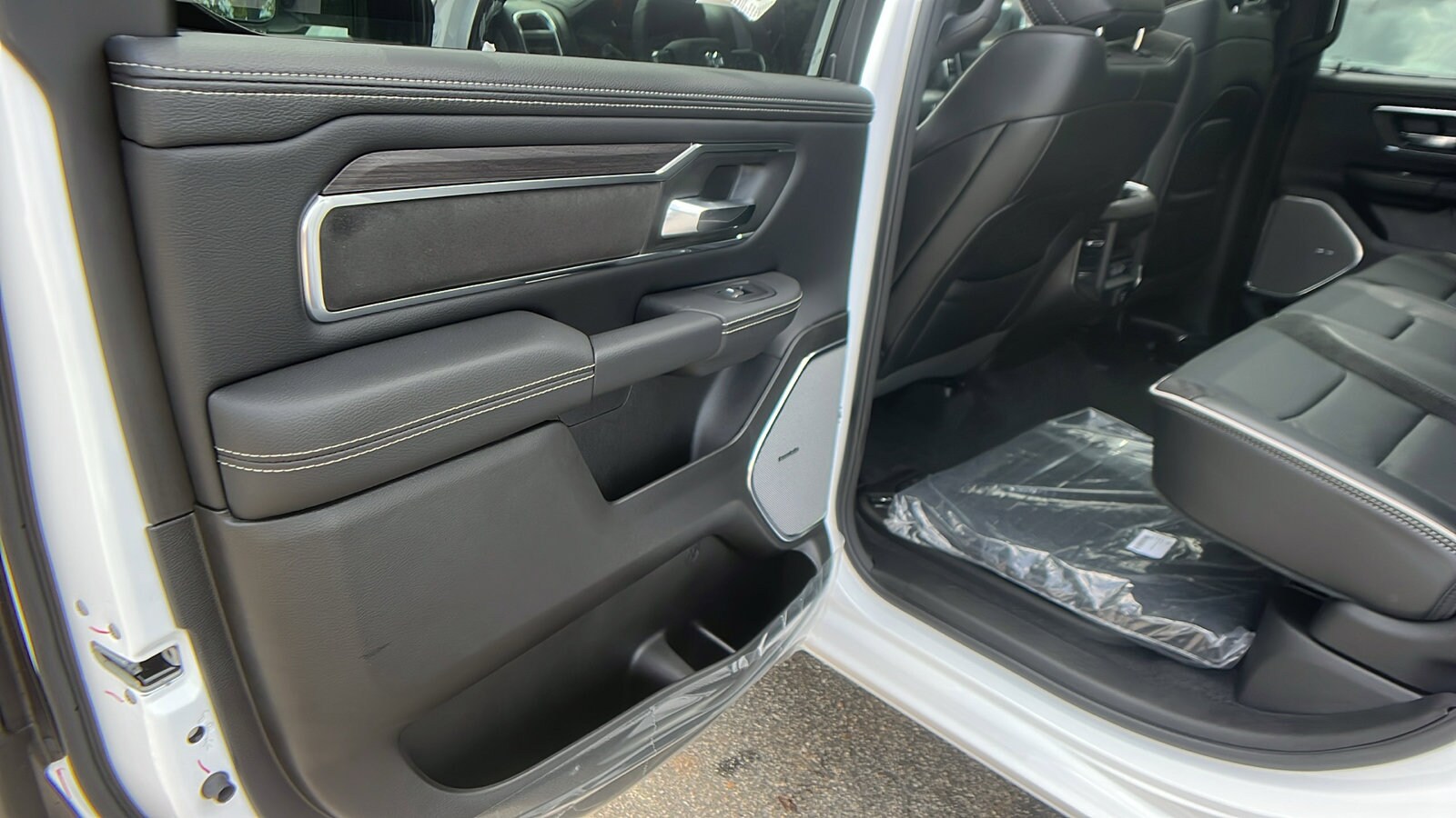 2026 RAM 1500 Laramie - Photo 20