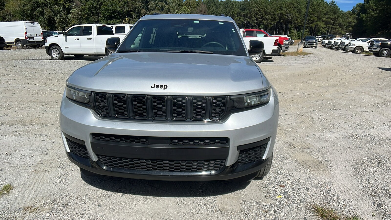 2024 Jeep Grand Cherokee Laredo photo 2