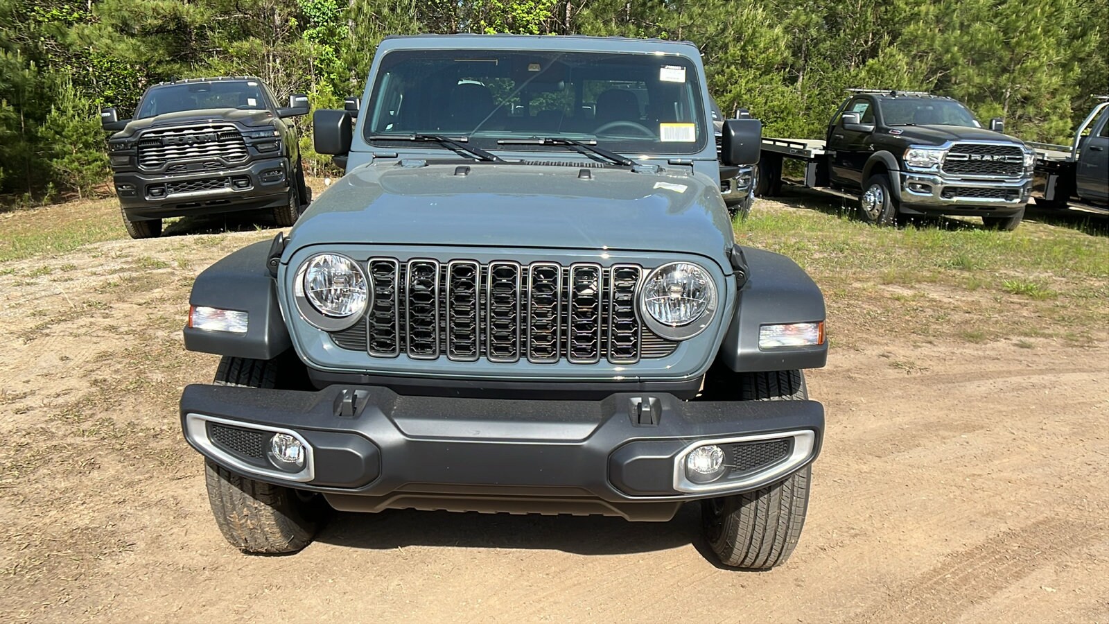 2025 Jeep Gladiator Sport S photo 2