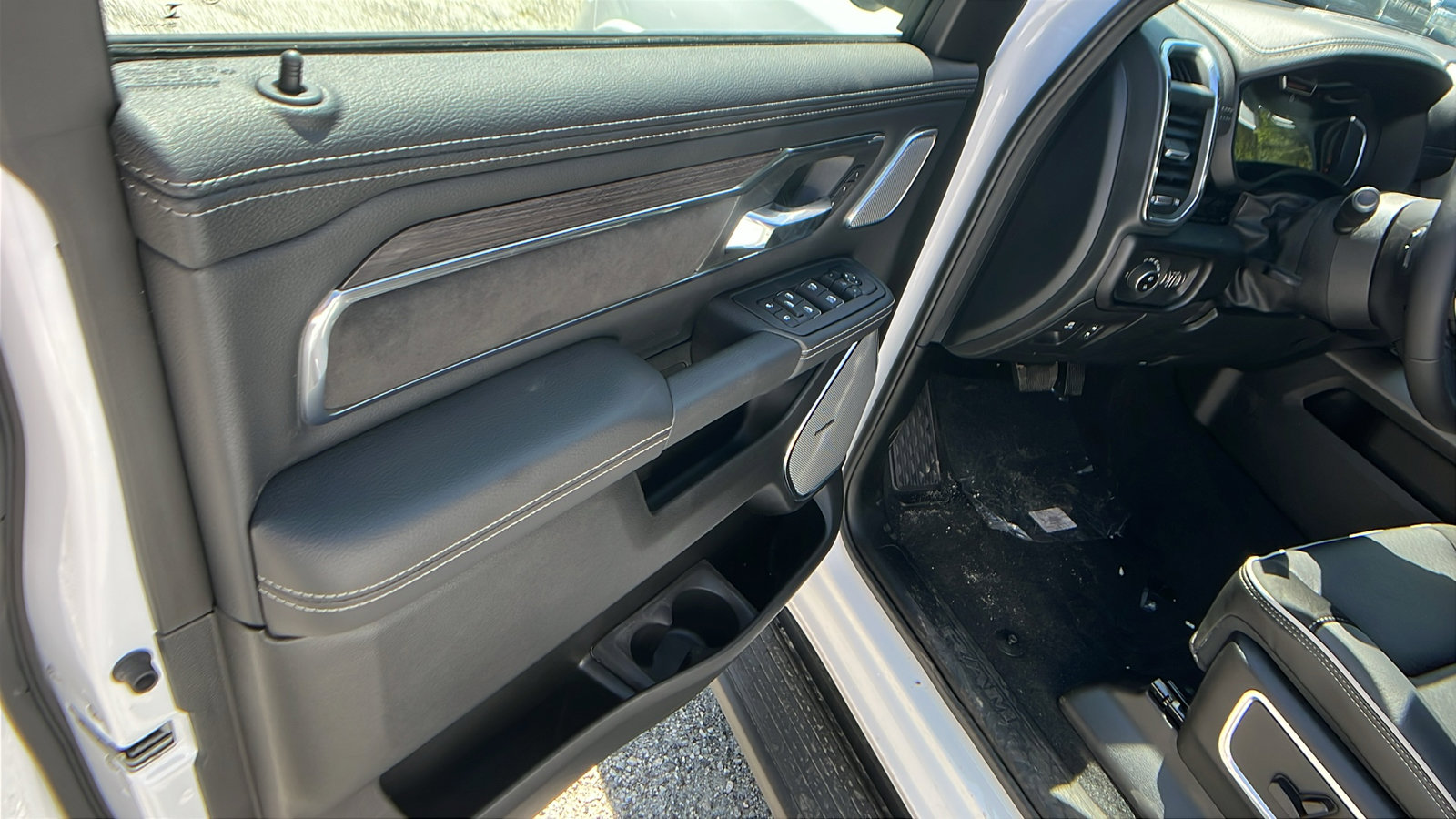 2026 RAM 1500 Laramie - Photo 14