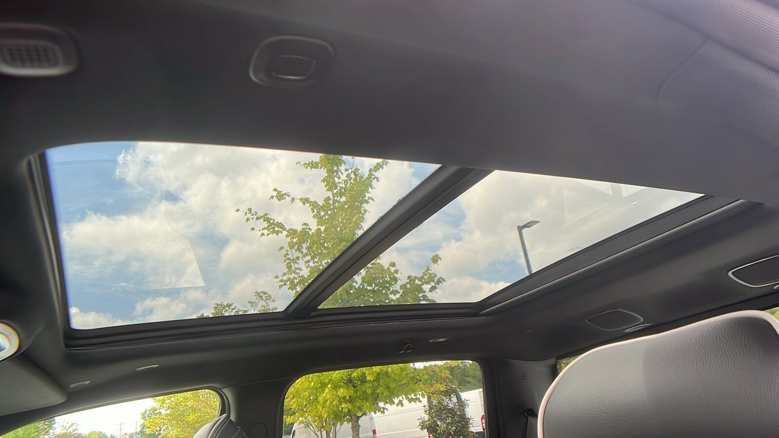 2026 RAM 1500 Laramie - Photo 19