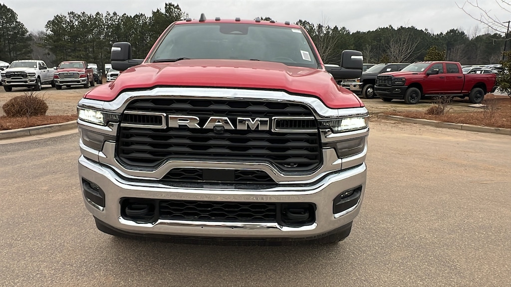 New 2026 Ram 3500 Chassis Cab TRADESMAN CREW 4X4 60' CA Pickup