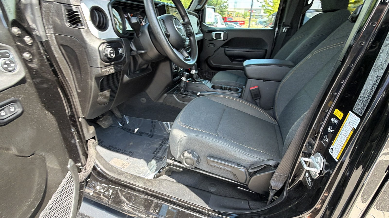 2025 Jeep Gladiator Nighthawk - Photo 16