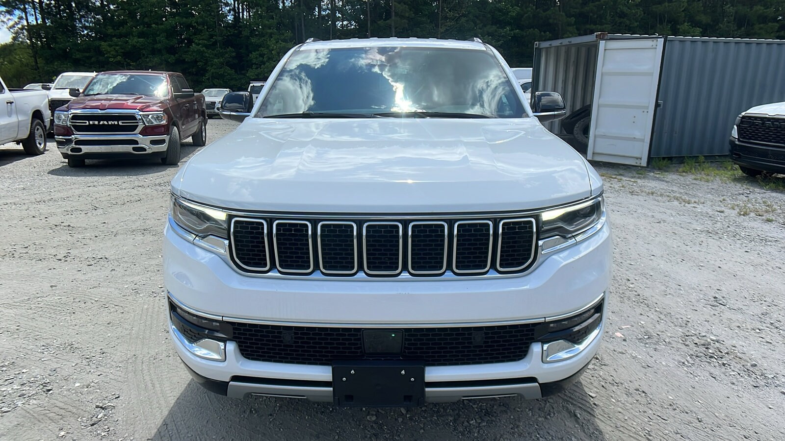 2024 Jeep Wagoneer L Series II photo 2