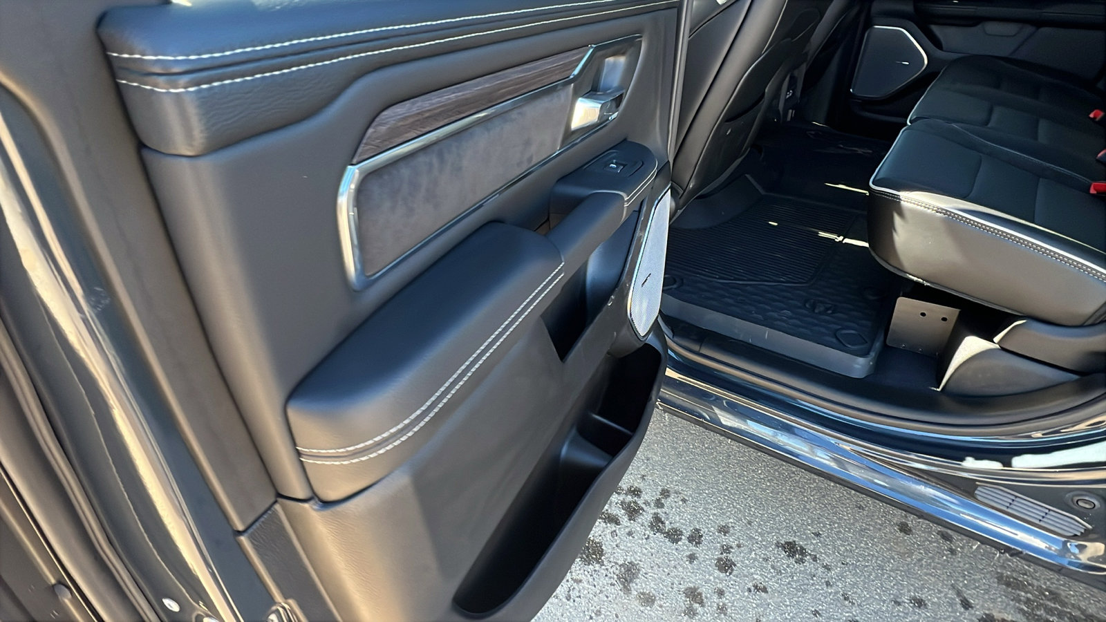 2026 RAM 1500 Laramie - Photo 19