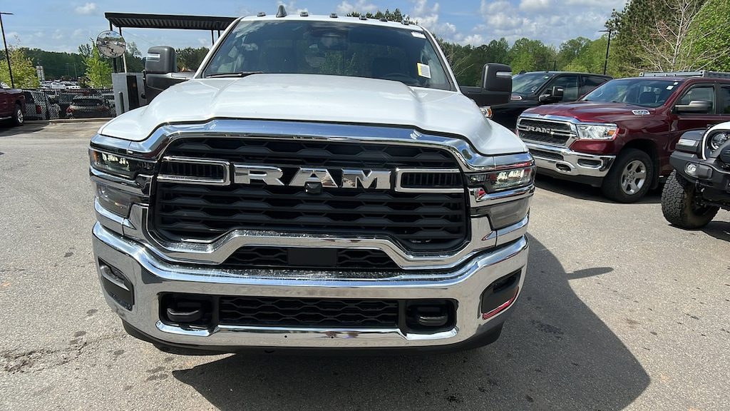 New 2025 Ram 3500 Chassis Cab 3500 TRADESMAN CHASSIS REGULAR CAB 4X2 84' CA Pickup