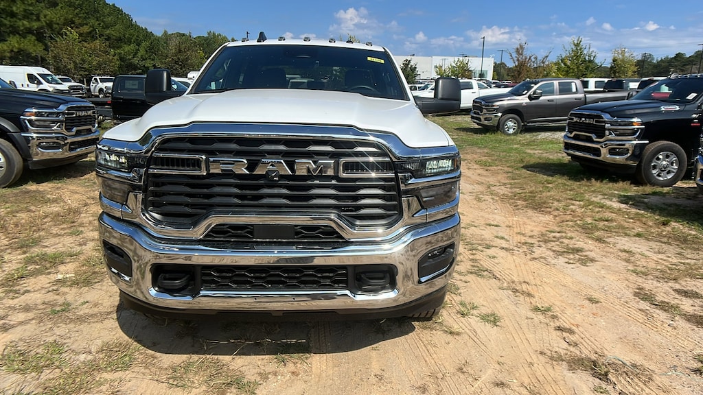 New 2025 Ram 2500 TRADESMAN CREW CAB 4X4 8' BOX Pickup