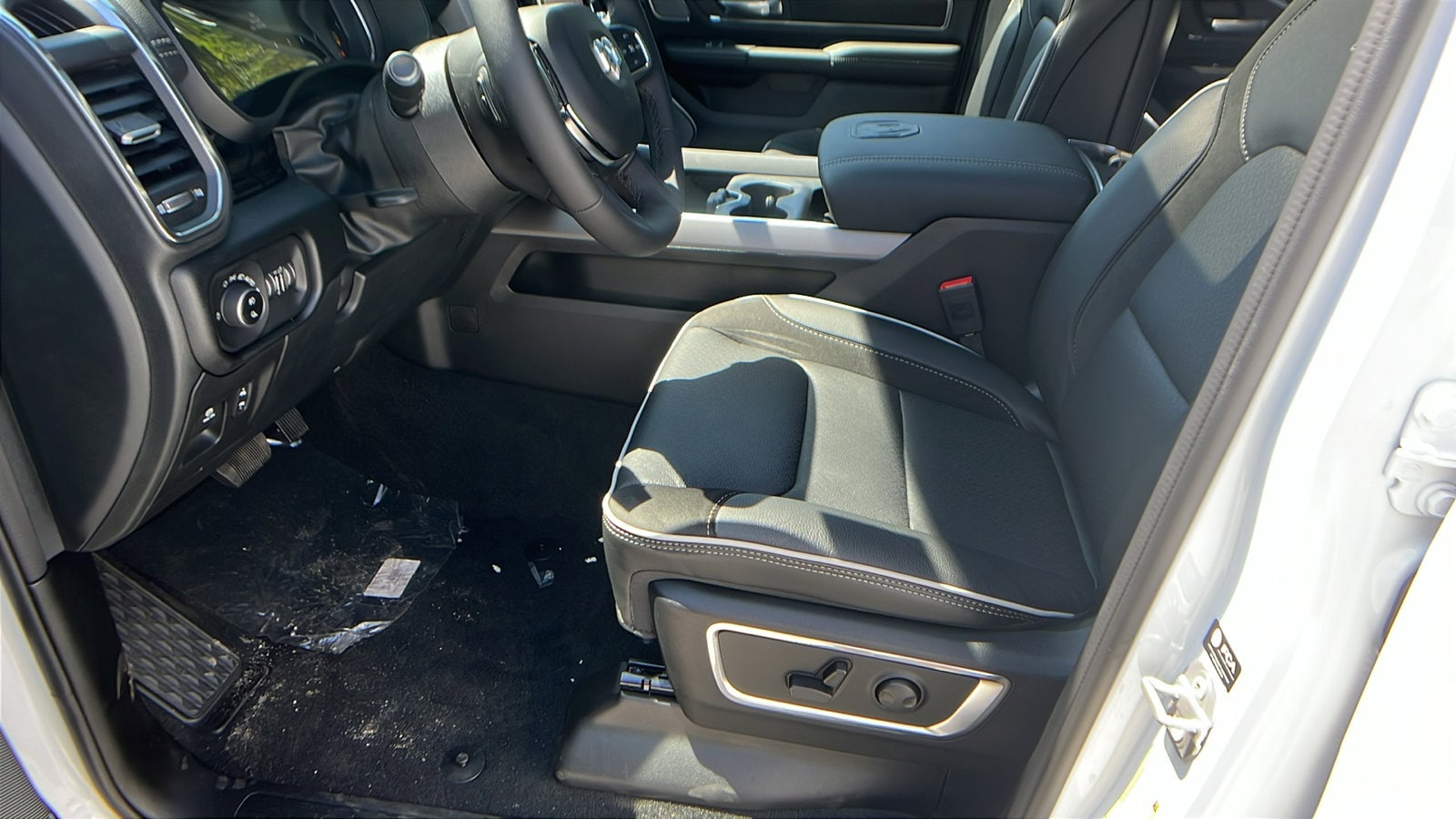 2026 RAM 1500 Laramie - Photo 16