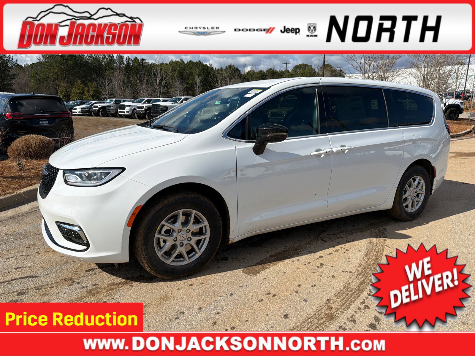 2026 Chrysler Pacifica Select's photo